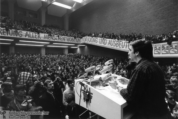 Rudi Dutschke auf einem Vietnam-Kongress (17. Februar 1968)